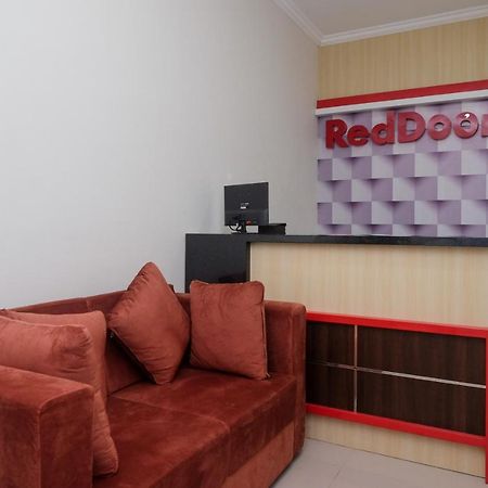 Reddoorz Near Kawasan Bandara Ahmad Yani Semarang 2 Hotel Buitenkant foto