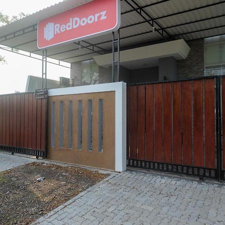 Reddoorz Near Kawasan Bandara Ahmad Yani Semarang 2 Hotel Buitenkant foto