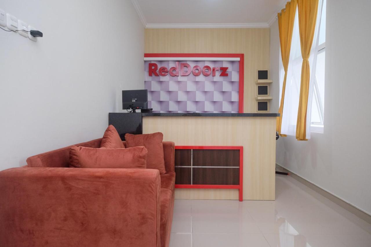 Reddoorz Near Kawasan Bandara Ahmad Yani Semarang 2 Hotel Buitenkant foto