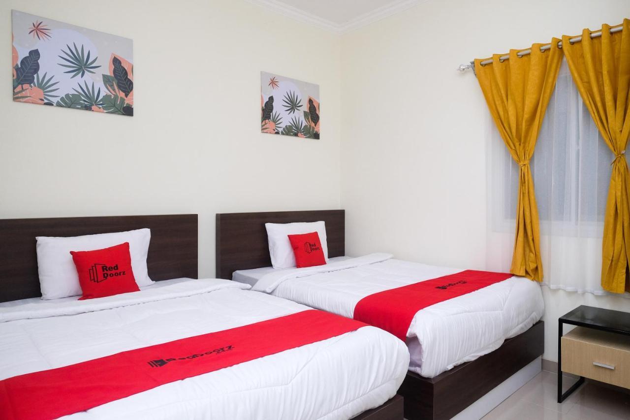 Reddoorz Near Kawasan Bandara Ahmad Yani Semarang 2 Hotel Buitenkant foto