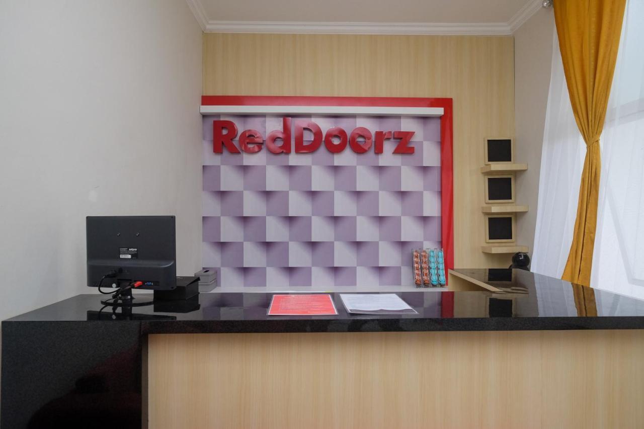 Reddoorz Near Kawasan Bandara Ahmad Yani Semarang 2 Hotel Buitenkant foto