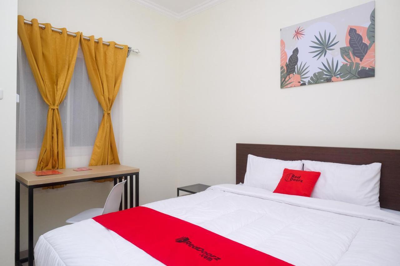 Reddoorz Near Kawasan Bandara Ahmad Yani Semarang 2 Hotel Buitenkant foto