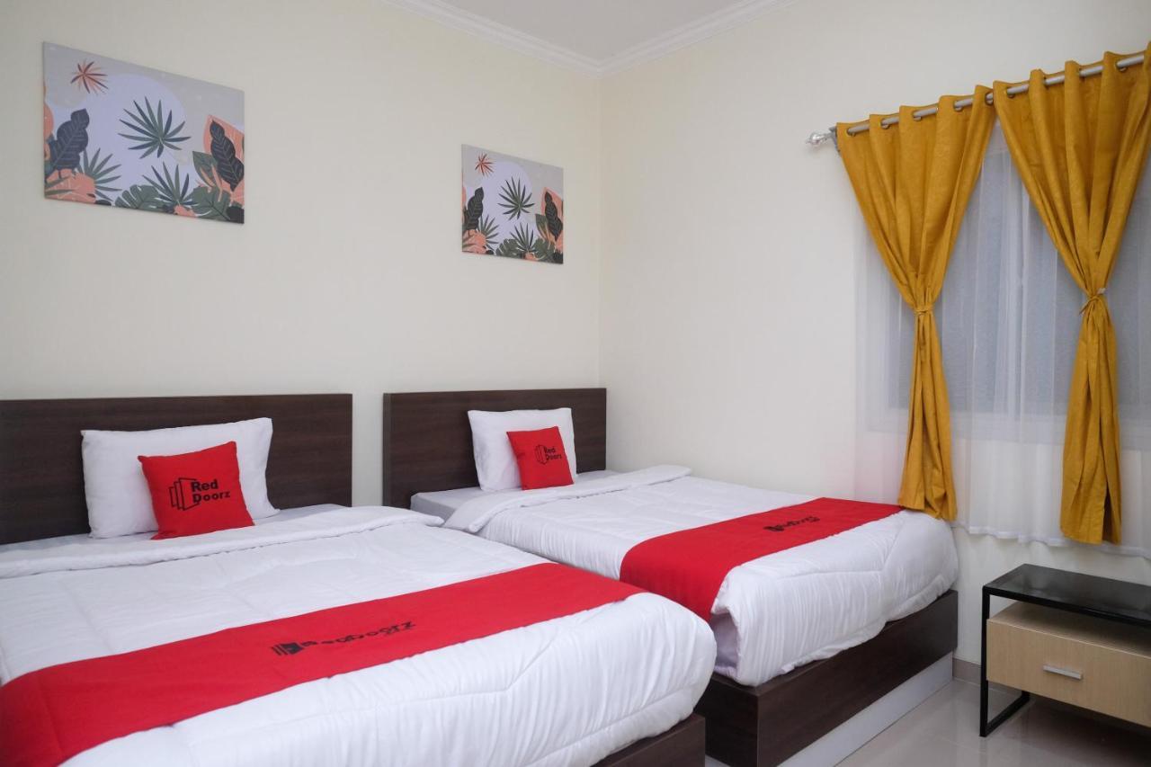 Reddoorz Near Kawasan Bandara Ahmad Yani Semarang 2 Hotel Buitenkant foto