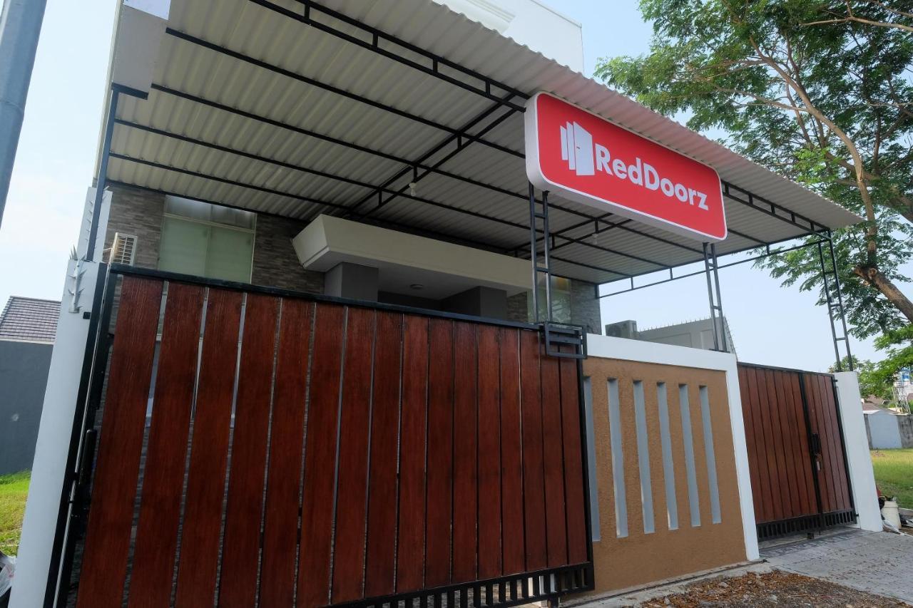 Reddoorz Near Kawasan Bandara Ahmad Yani Semarang 2 Hotel Buitenkant foto