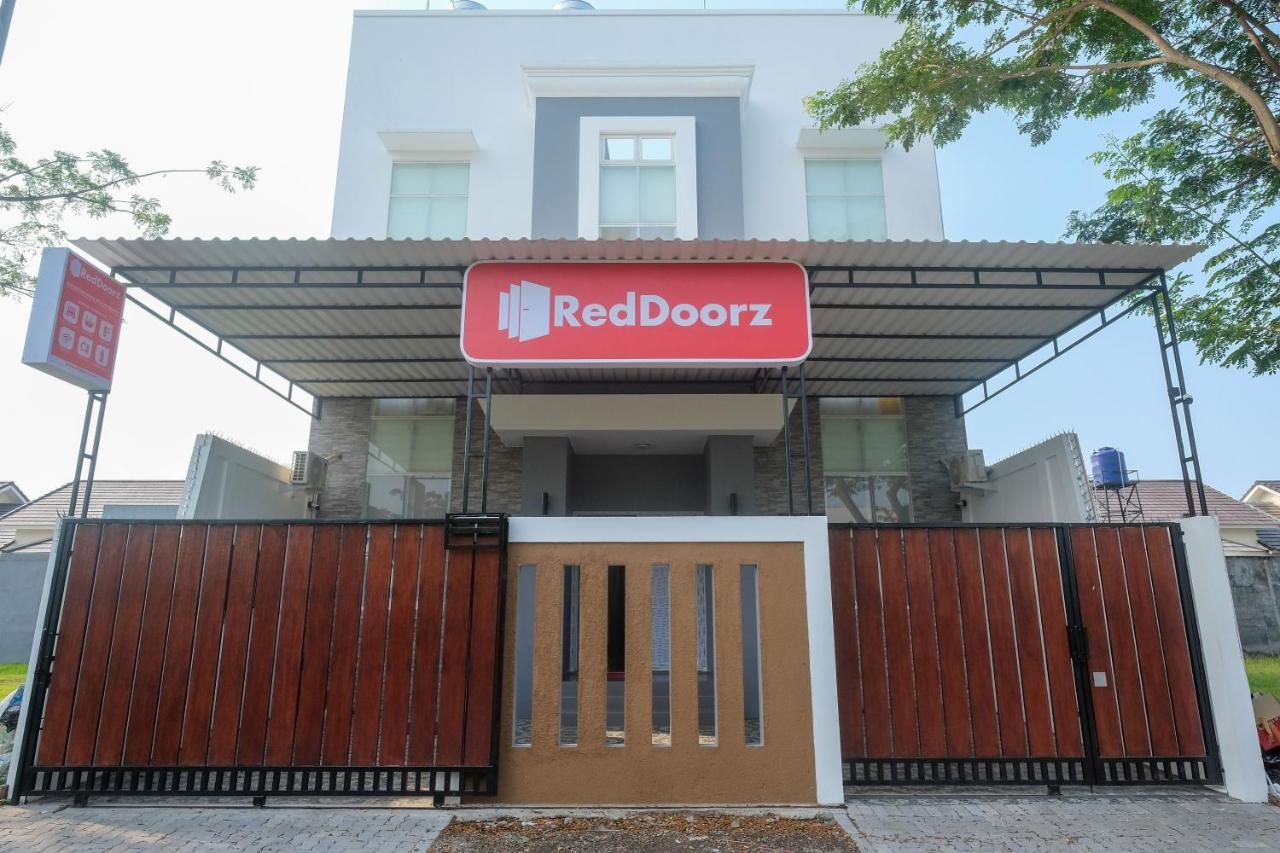 Reddoorz Near Kawasan Bandara Ahmad Yani Semarang 2 Hotel Buitenkant foto