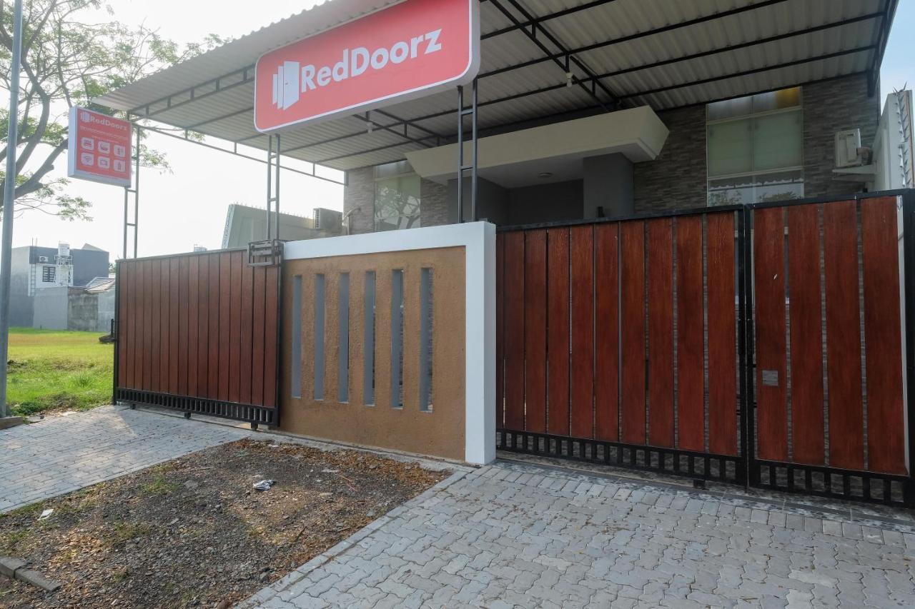 Reddoorz Near Kawasan Bandara Ahmad Yani Semarang 2 Hotel Buitenkant foto